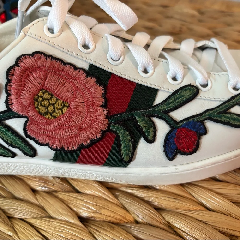 Gucci Women's White Sneakers with Red Floral Embroidery - Picture 10 of 16